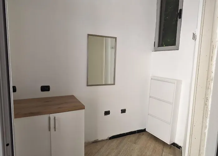 9 - 1b * ティラナ