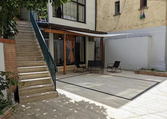 9 - 1b * ティラナ